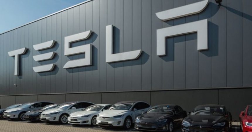 Tesla manda recolher 1,6 milhão de veículos na China para reparação