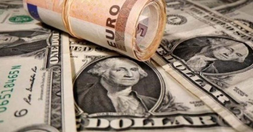 Conflito Rússia-Ucrânia gera paridade entre o euro e dólar 20 anos depois