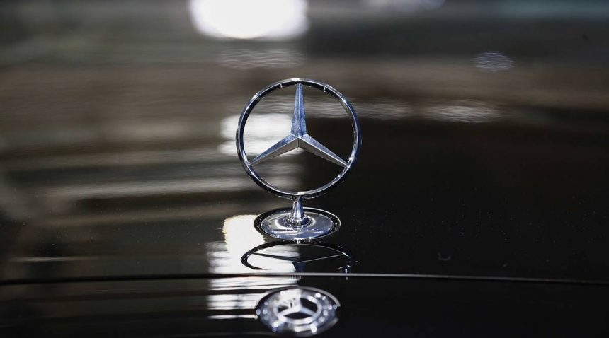 Lucros da Mercedes-Benz sobem 3% para 6.784 milhões no 1.º semestre