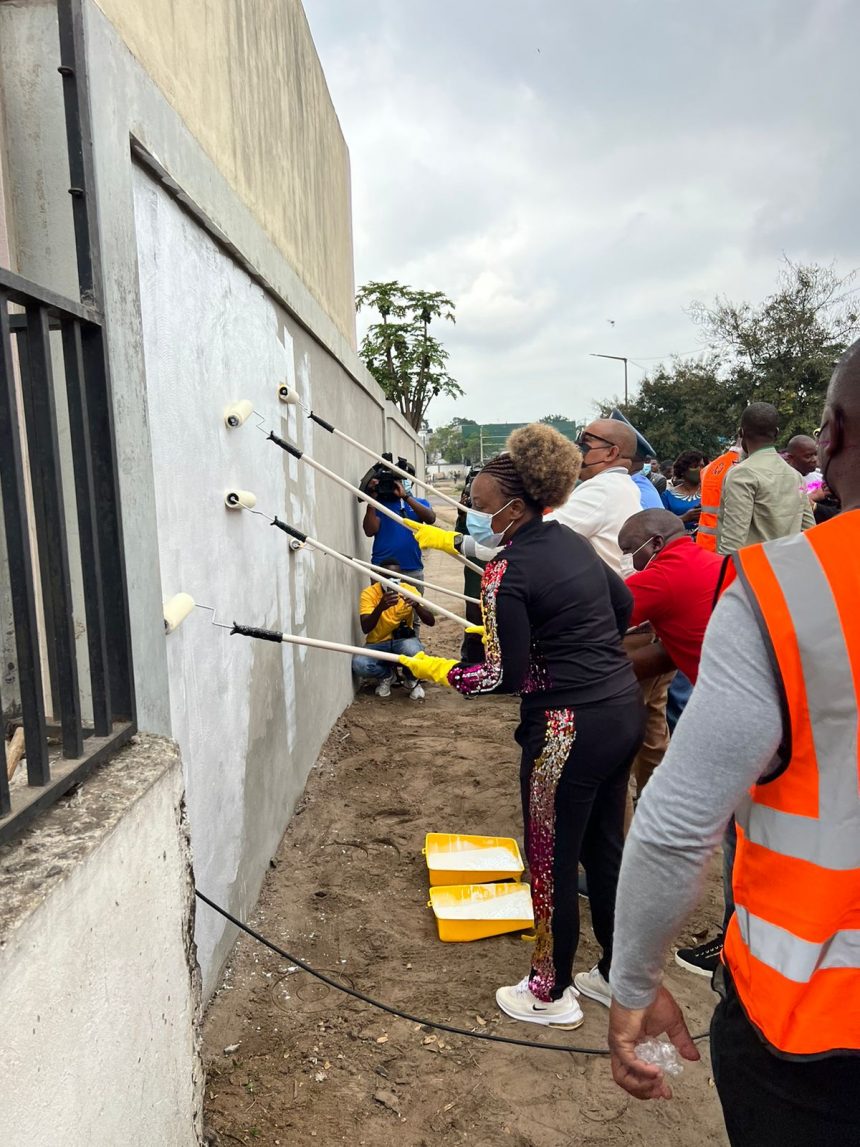 Access Bank apadrinha pintura de mural à saída do Aeroporto Internacional de Maputo