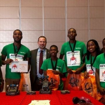 ExxonMobil realiza final do campeonato sobre robótica entre escolas de Maputo