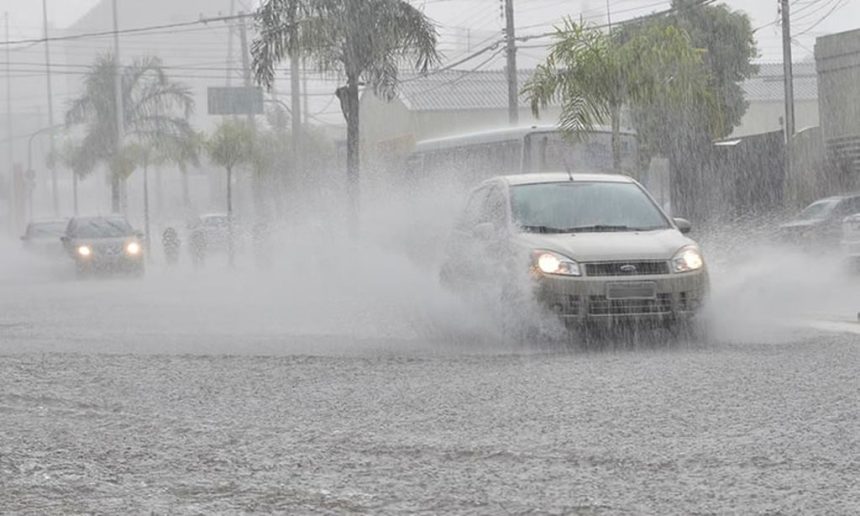 Instituto Nacional de Meteorologia emite alerta para chuva intensa no centro do país