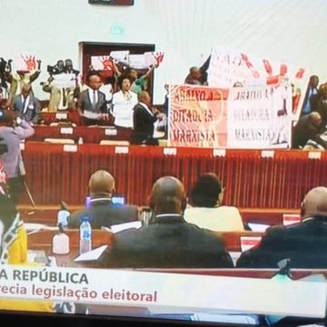 Mesmo com boicote, Frelimo aprova Lei eleitoral