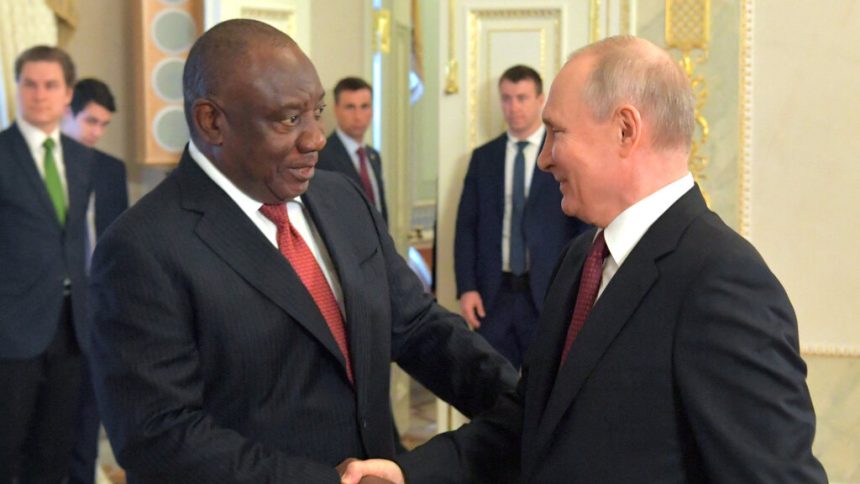 Cyril Ramaphosa disse ao líder russo, Vladimir Putin, que “a guerra deve terminar” na Ucrânia