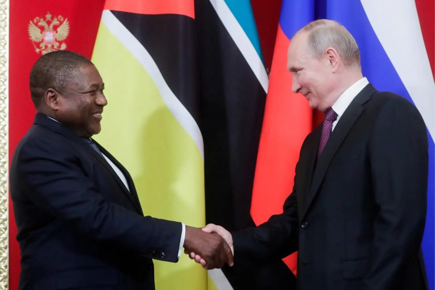 Moçambique pondera negociar com Rússia conversão de dívida em investimento