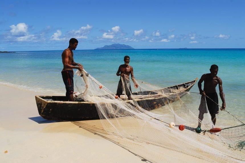 Ministra do Mar, Águas Interiores lança curso de melhoria de embarcações para pescadores