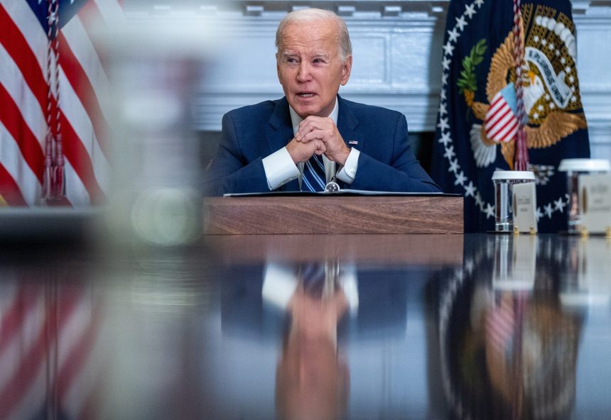 Conflito na Faixa de Gaza: Biden espera que trégua se prolongue além de segunda-feira e o Hamas dá garantias