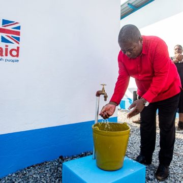 Filipe Nyusi inaugura abastecimento de água em Dombe