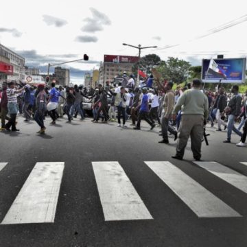 Daniel Chapo diz que não é com manifestações de rua que se desenvolve Moçambique