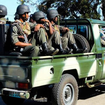 Naparamas matam quatro agentes da UIR com azagaias