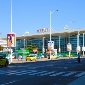 Passageiros “madrugam” no Aeroporto de Mavalane para voar no final da tarde