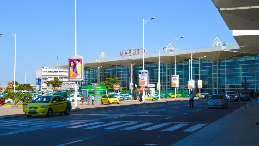 Passageiros “madrugam” no Aeroporto de Mavalane para voar no final da tarde