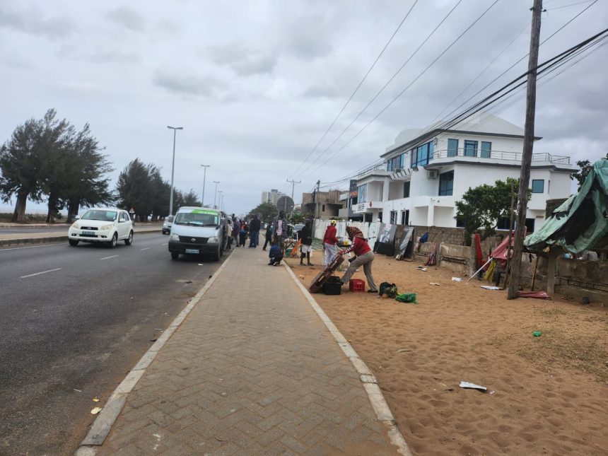 Município de Maputo volta a “perseguir” vendedores informais no bairro Costa do Sol