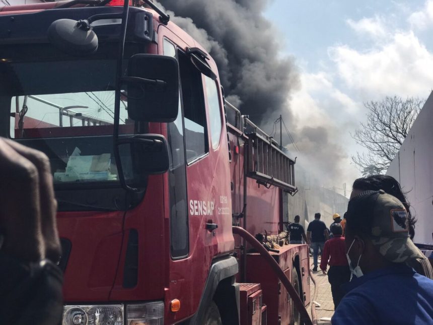 Maputo: Incêndio atinge armazém de electrodomésticos na Avenida do Trabalho