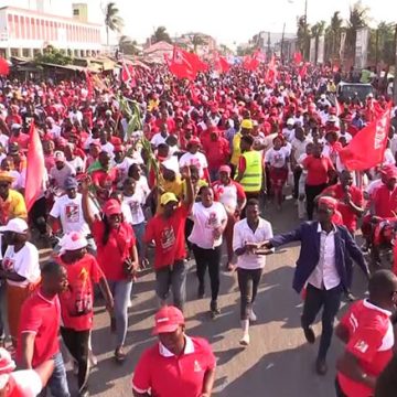 Eleições gerais/Zambézia: Membros da Frelimo marcham em comemoração da vitória