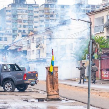 Recém-nascida em estado crítico depois de inalar gás lacrimogénio