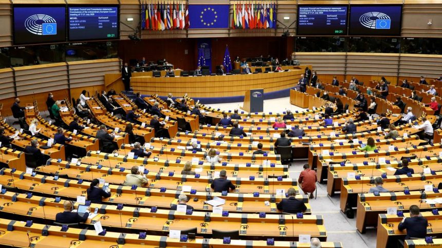 Eurodeputados querem que União Europeia ajude a resolver situação em Moçambique