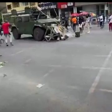 Manifestações: Jovem atropelada pelo blindado das FADM está fora de perigo