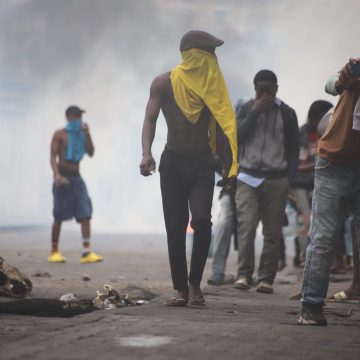 Manifestantes invadem instalações do INGD e saqueiam diversos bens