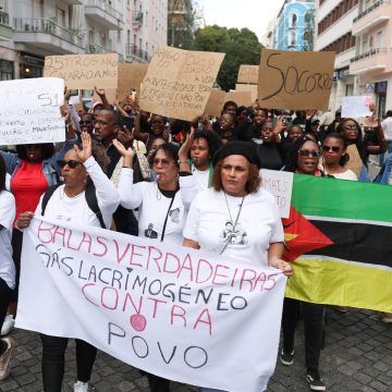 Centenas de moçambicanos marcham em Lisboa em apoio a Venâncio Mondlane