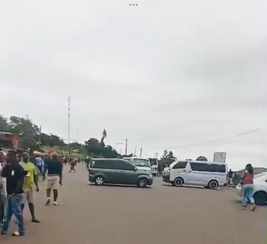 Crise pós eleitoral: Manifestantes bloqueia a Fronteira de Ressano Garcia após tentativa de assassinar VM7