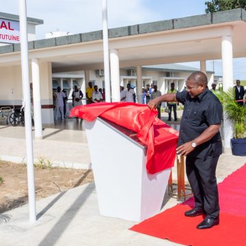 Nyusi inaugura Hospital Distrital de Matutuíne em Maputo