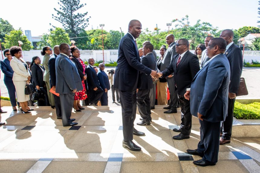 PR exorta diplomatas a promover imagem de Moçambique no estrangeiro