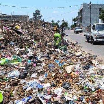 Município de Maputo recebe apoio de pares para recolha de lixo