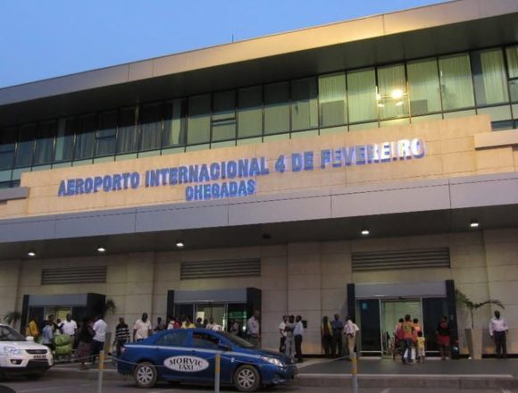 Última Hora: Venâncio Mondlane retido no aeroporto de Luanda na companhia de Ian S. Khama e Andres Pastrana