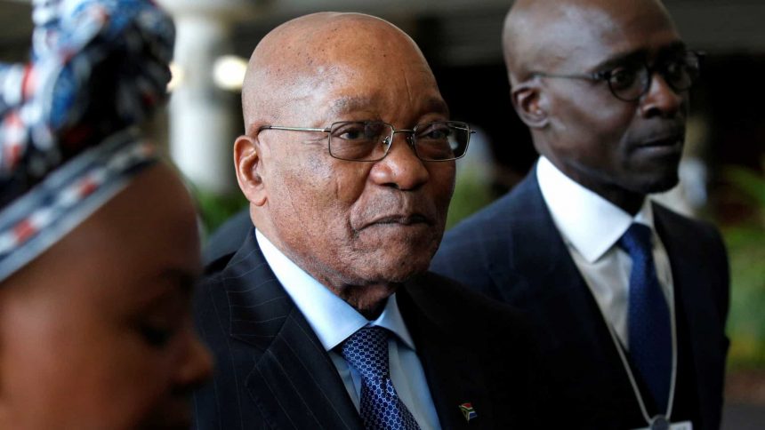 Jacob Zuma condenado a 15 meses de prisão por desrespeito ao Tribunal