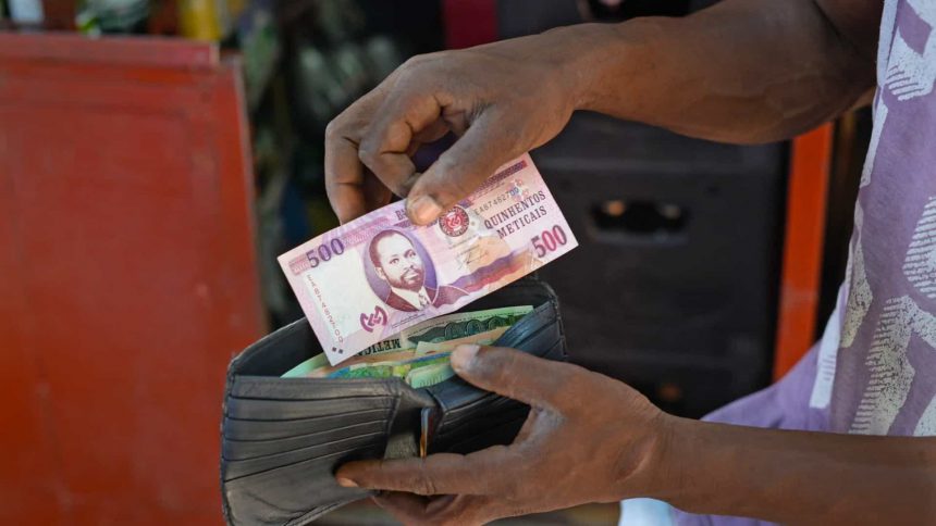 “Famílias moçambicanas gastaram em média 8.661 meticais por mês durante o ano 2022”, revela estudo