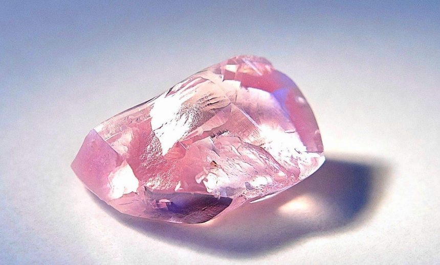Raro diamante cor de rosa descoberto no Botswana