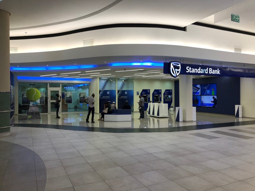 Suspensão do Standard Bank deixa clientes sem acesso aos salários
