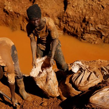 Agricultores de Manica indignados com poluição devido à extracção mineira