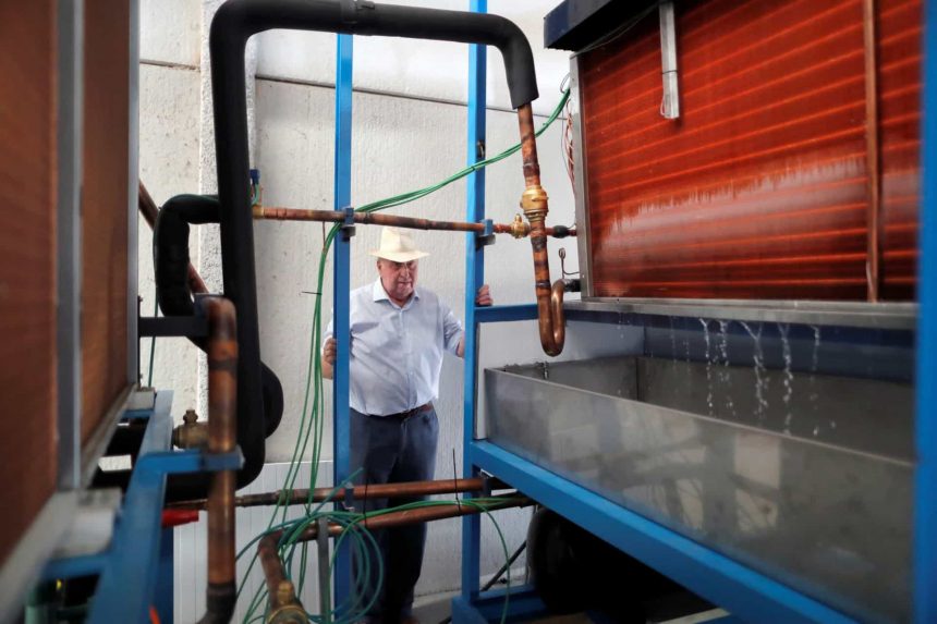 Engenheiro espanhol criou máquina capaz de extrair água a partir do ar