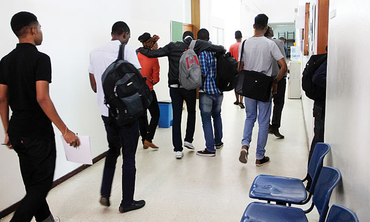 Estudantes bolseiros deixam Moçambique com destino a França