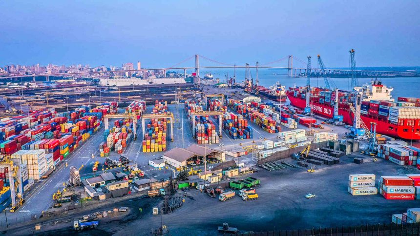 Porto de Maputo alcança novo recorde de manuseamento de carga