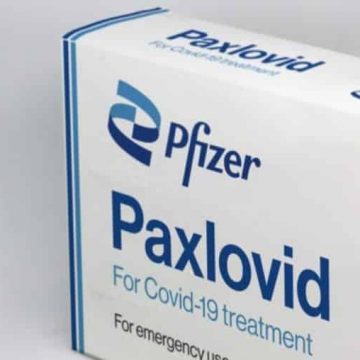 Covid-19: Pfizer testa com sucesso tratamento oral contra Ómicron