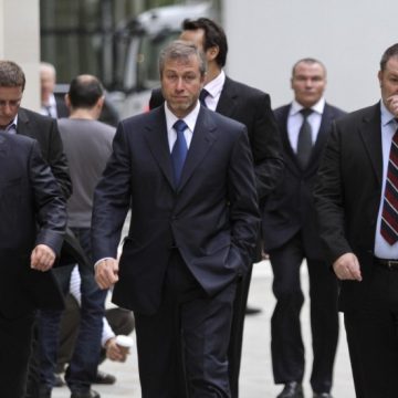 Afinal quem envenenou Abramovich e negociadores ucranianos? Kremlin nega as acusações