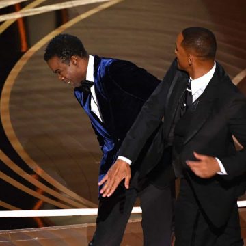 Will Smith agride Chris Rock na noite de Óscares