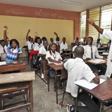 Parceiros ameaçam cortar financiamento ao sector da educação em Sofala devido à corrupção