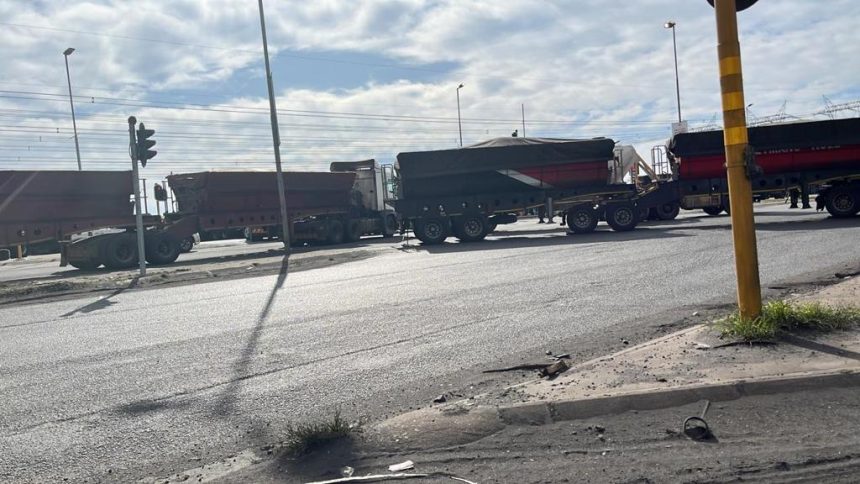 Camionistas em greve bloqueam trânsito na África do Sul. “Estamos todos frustrados”