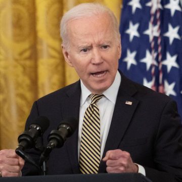 Joe Biden promulga lei bipartidária restritiva do acesso a armas de fogo
