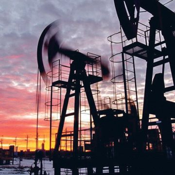 Petróleo Brent acima de 100 dólares por barril com conversas sobre cortes OPEP