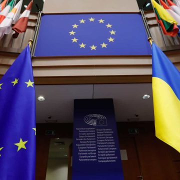 Líderes dos 27 da UE decidem hoje estatuto de candidato para Ucrânia