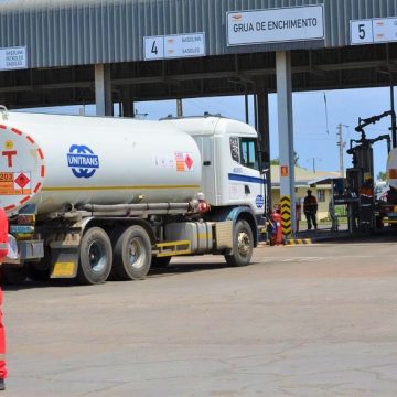 Preços de combustíveis vão subir no próximo mês em Moçambique, avisa AMEPETROL