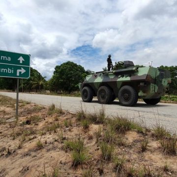 Combate ao terrorismo: Moçambique pede apoio internacional para o reforço do equipamento bélico