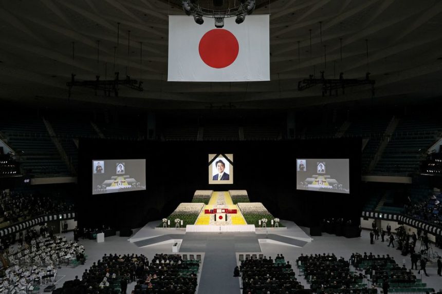 Shinzo Abe despedido com “Guns and Roses” em funeral orçado em 11,5 milhões de dólares