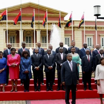 Novo ministro angolano admite “maior abertura à crítica” na comunicação social pública