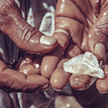 Descoberto diamante branco de 131 quilates em Angola